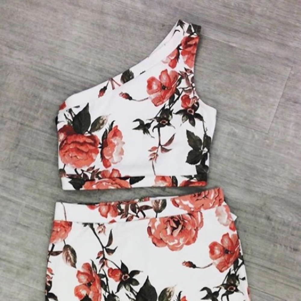 G by Guess - Small two piece floral skirt & top